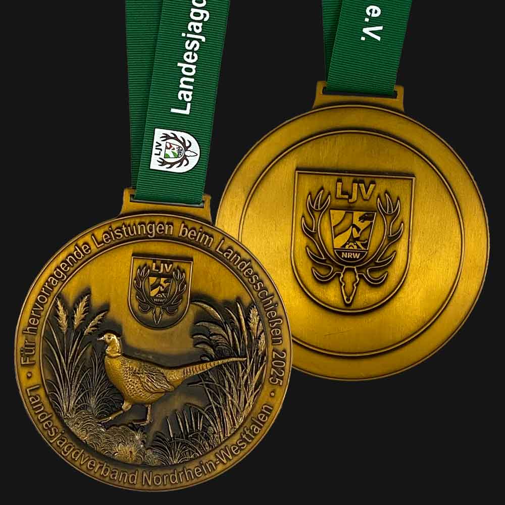 Vorder- und Rückseite der Medaille vom Landesjagdverbande NRW für hervorragende Leistungen beim Landesschießen 2025