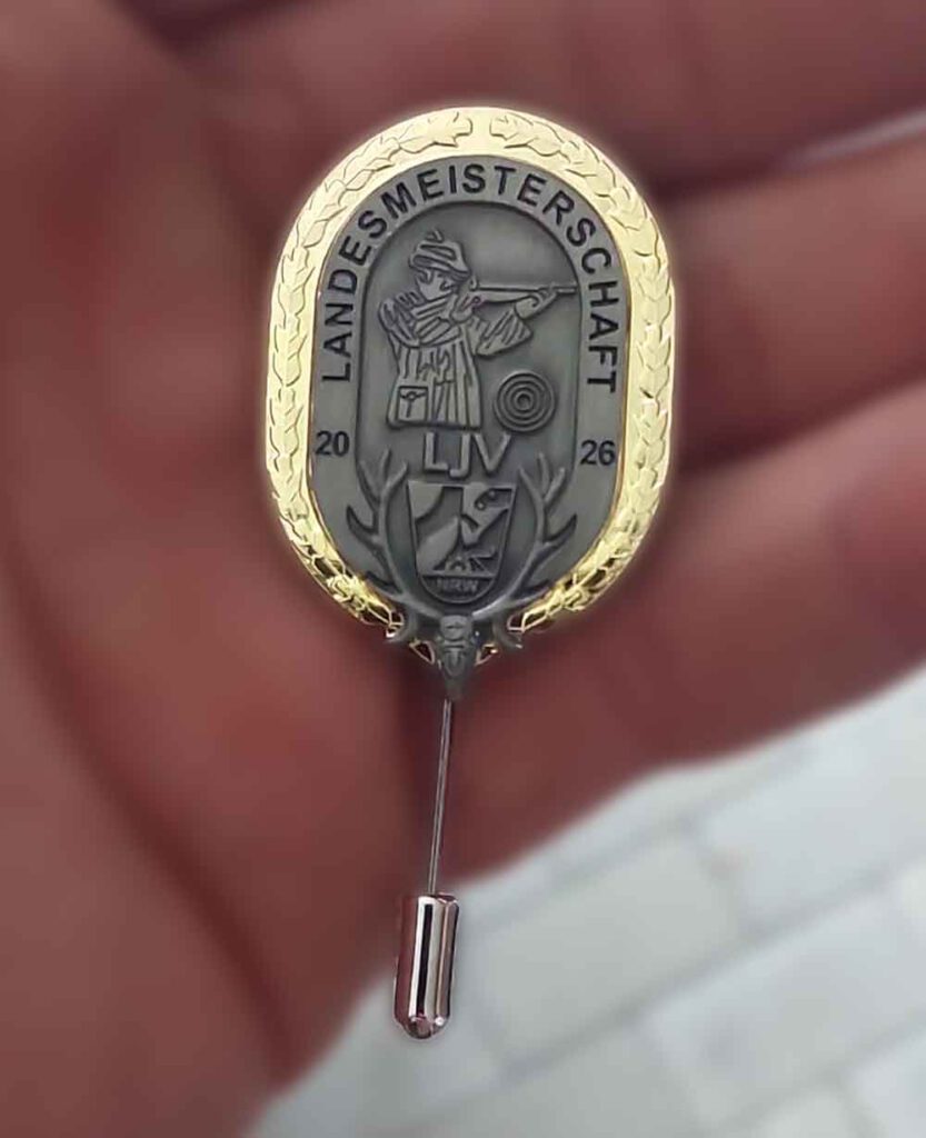 Siegernadel in Gold für Landesmeister FLINTE des LJV NRW